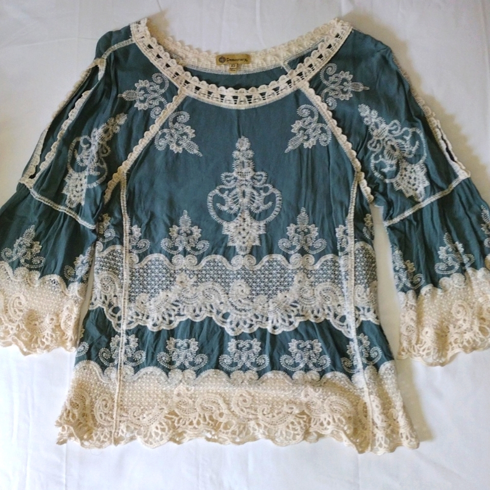 Chic Bohemian Lace Trim Top - Blue and Cream